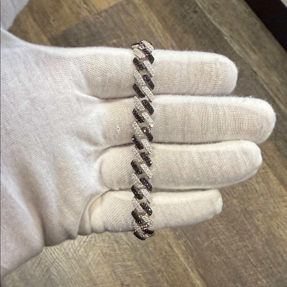 Bussdown Silver Bracelet With Black and Silver Moissanite